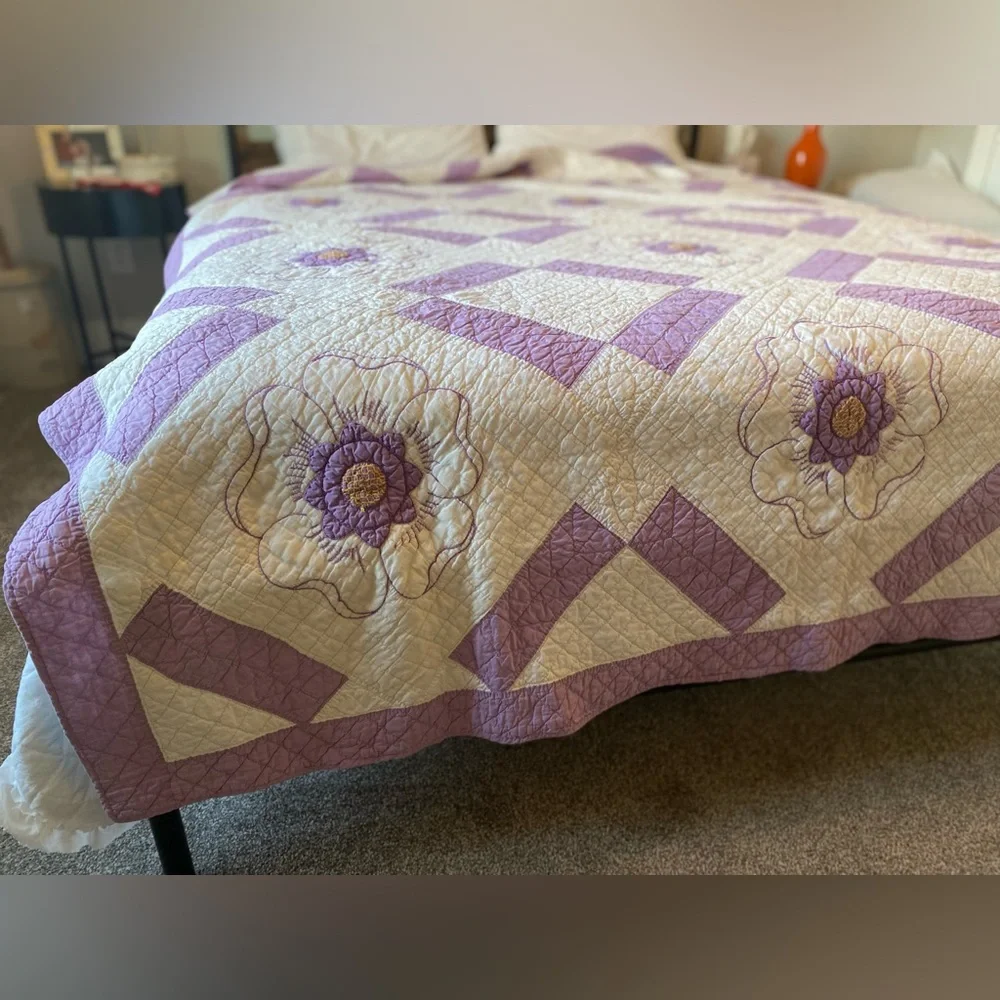 Handmade Lavender Quilt with large Flowers! 74”/92” - Picture 9 of 9